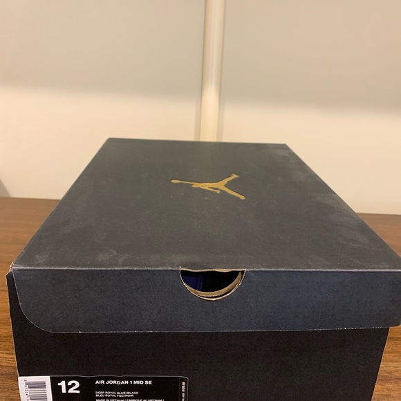 Air Jordans Mid Size. Worn a couple times. - Picture 6 of 8